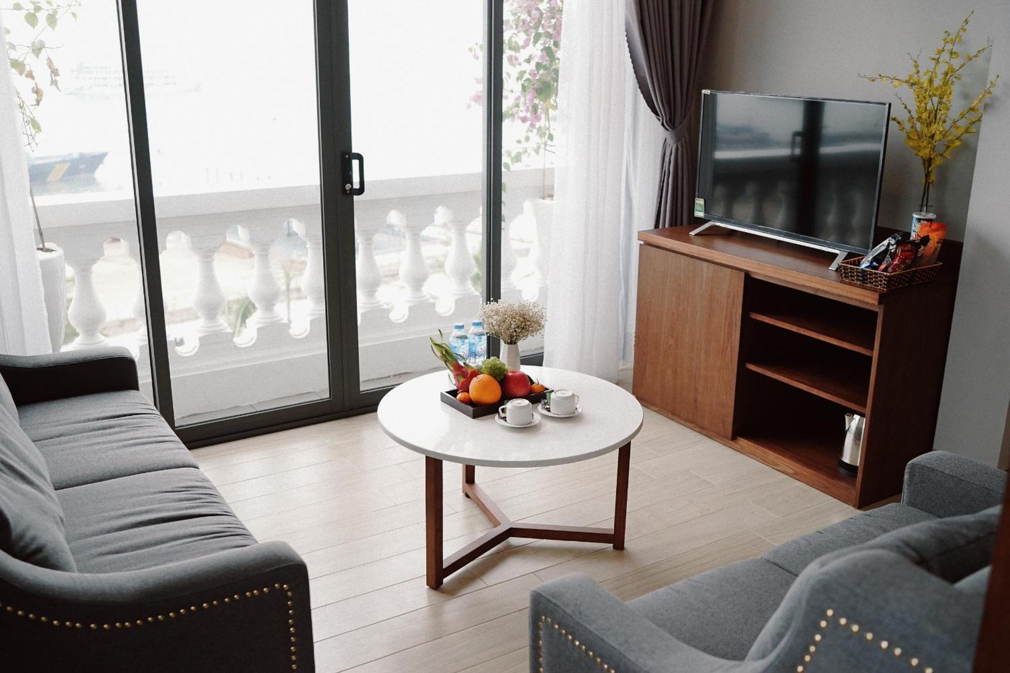 The Confetti Hotel Ха Лонг Екстериор снимка